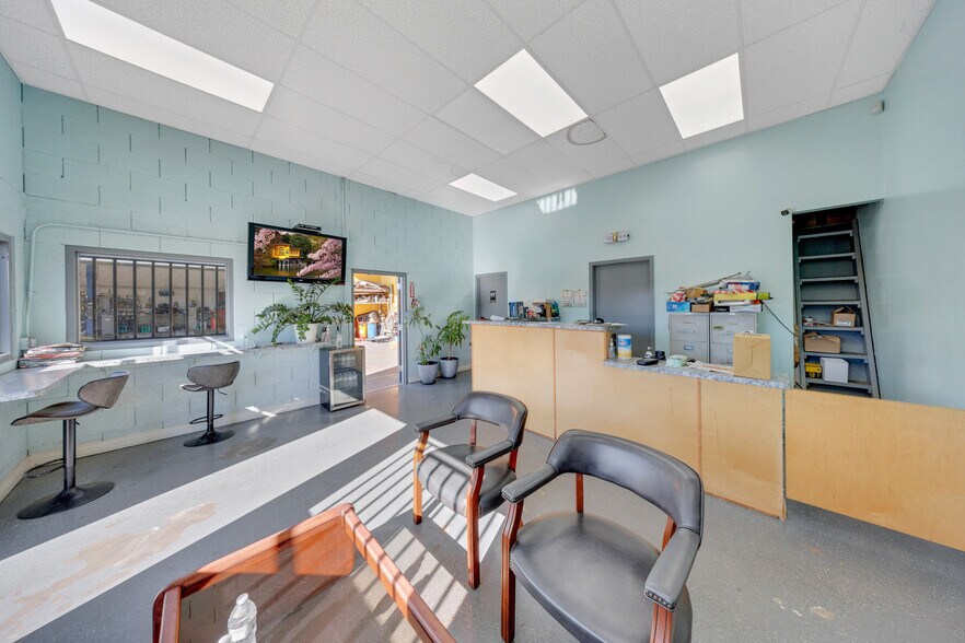 More Photos Of 4401 Beverly Blvd, Los Angeles Auto Repair For Sale