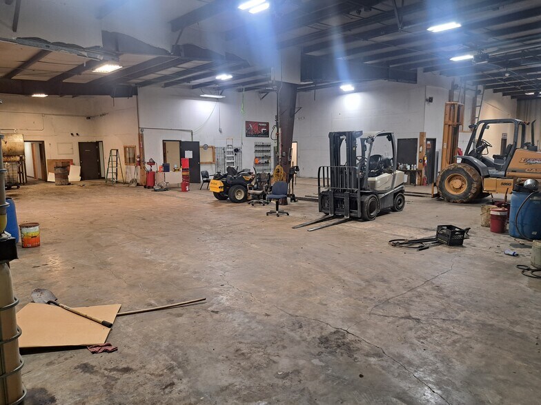 More Photos Of 4602 N US Highway 63, West Plains Flex For Sale