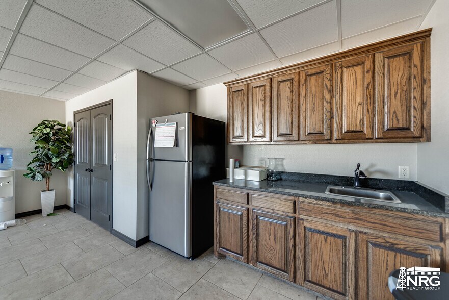 More Photos Of 3211 S County Road 1180, Midland Warehouse For Lease