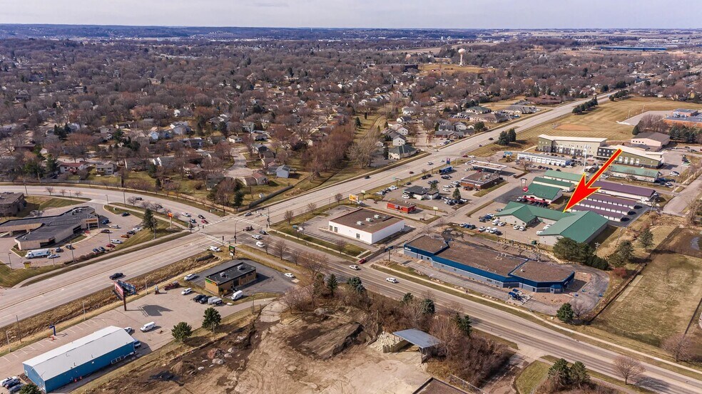 More Photos Of 835 38th St NW, Rochester General Retail For Lease