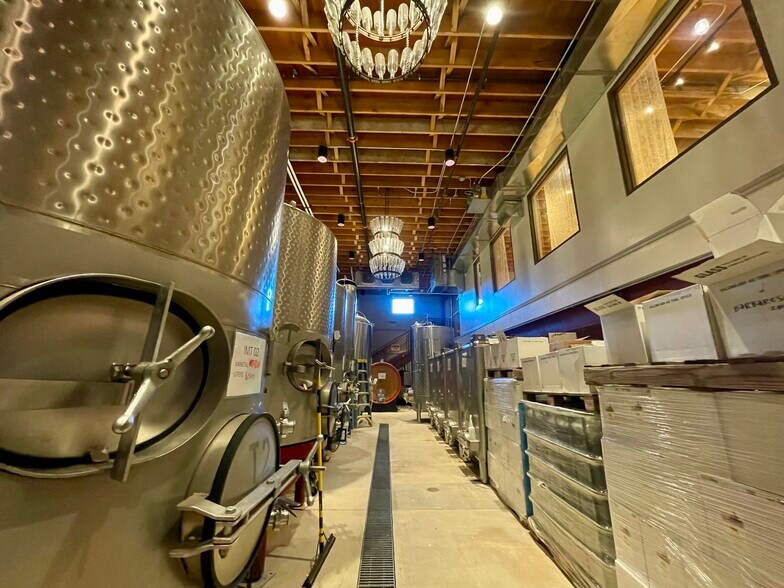 More Photos Of 2246 Larimer St, Denver Storefront For Sale