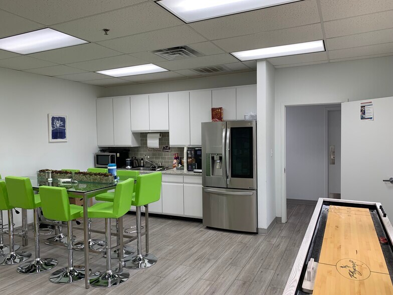 More Photos Of 12830 Cogburn Ave, San Antonio Light Distribution For Lease