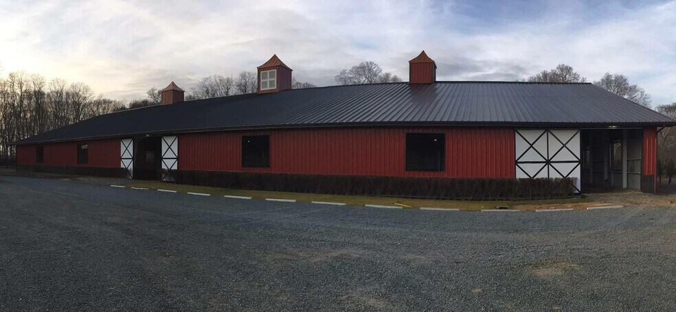 More Photos Of 55 Cox Neck Rd, Mattituck Horse Stables For Lease