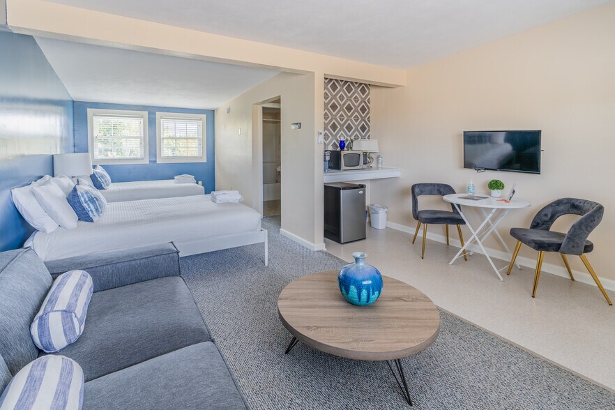 More Photos Of 2041 Harpswell Islands Rd, Bailey Island Hotel For Sale