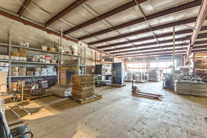 More Photos Of 21019 Spring Towne Dr, Spring Showroom For Lease