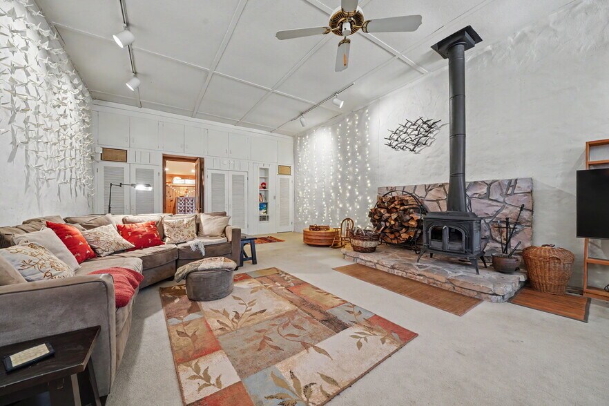 More Photos Of 21376 Consolation St, Volcano Specialty For Sale