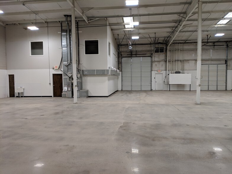 More Photos Of 297 Industrial Park Dr, Lawrenceville Warehouse For Lease