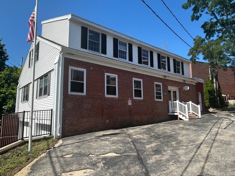 More Photos Of 7 Water St, Amesbury Loft Creative Space For Lease