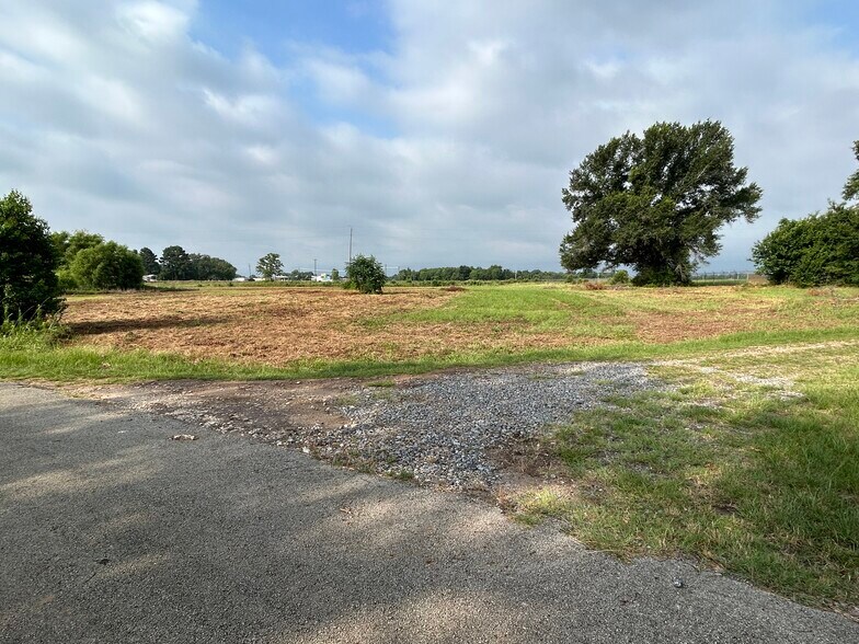 More Photos Of South US Hwy 79/84, Palestine Land For Sale