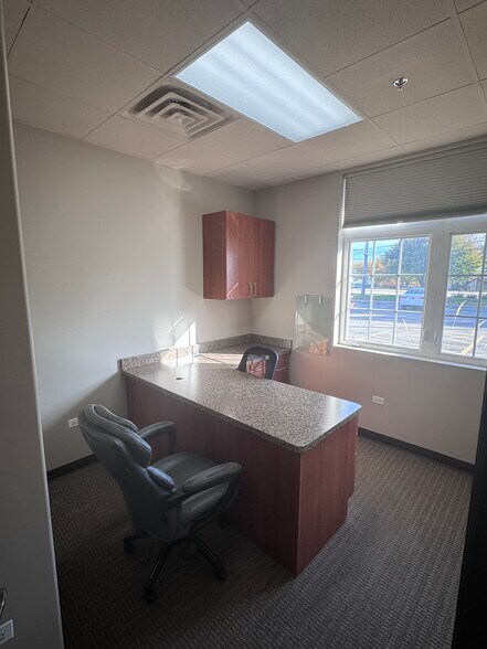 More Photos Of 24020 W Riverwalk Ct, Plainfield Medical For Sale