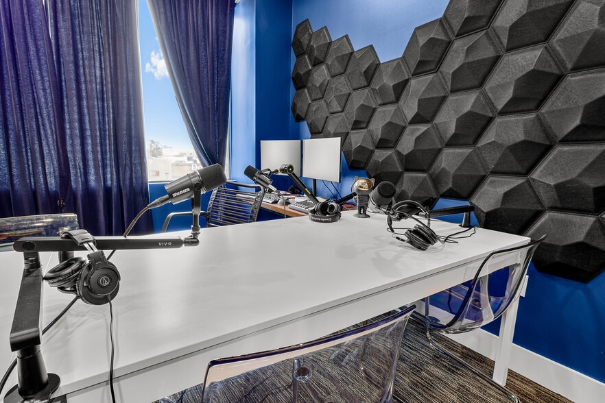 More Photos Of 132 W International Speedway Blvd, Daytona Beach Office For Lease