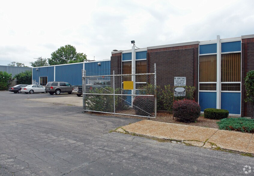 More Photos Of 440 Denniston Ct, Wheeling Manufacturing For Lease