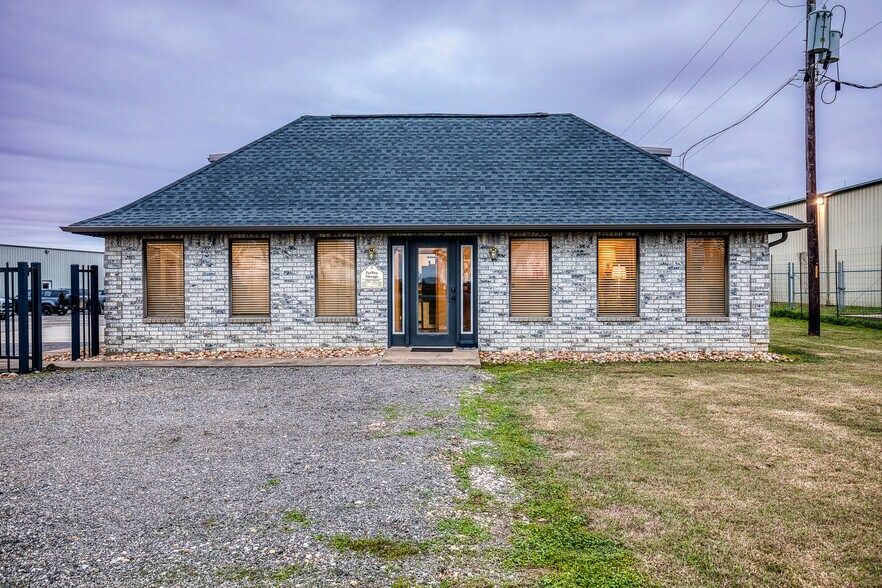 More Photos Of 2762 State Highway 21 E, Caldwell Warehouse For Lease