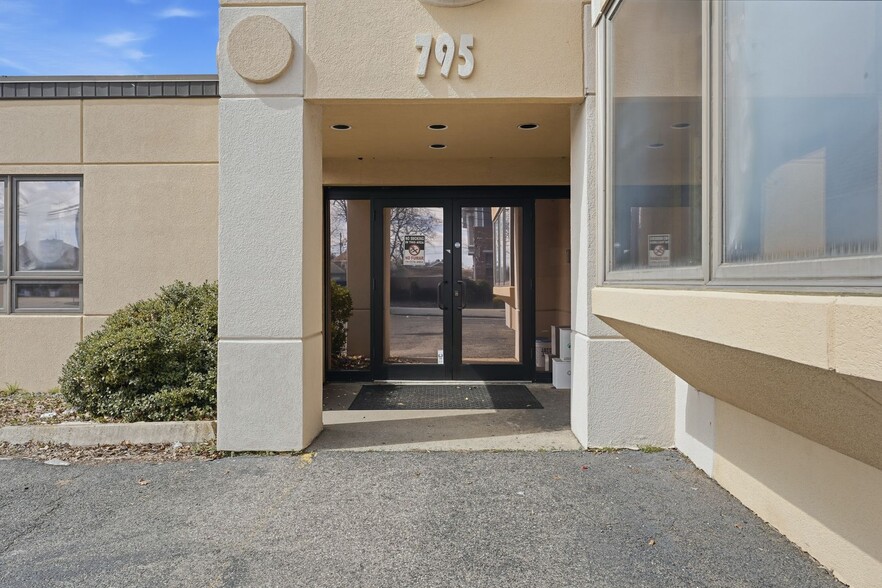More Photos Of 795 Main St, Hackensack Office For Lease