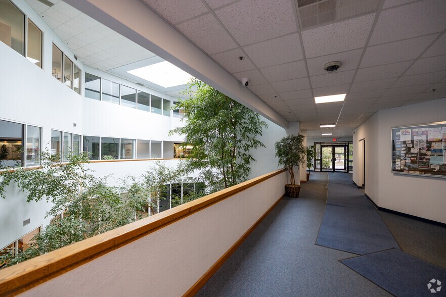 More Photos Of 2 Summit Ct, Fishkill Office For Lease