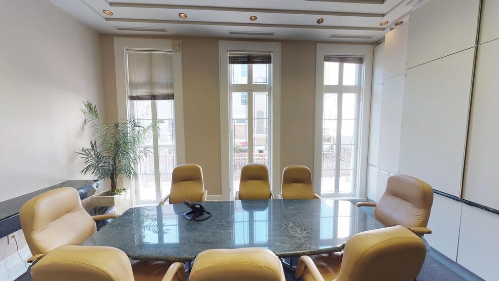 More Photos Of 700 Camp St, New Orleans Coworking Space