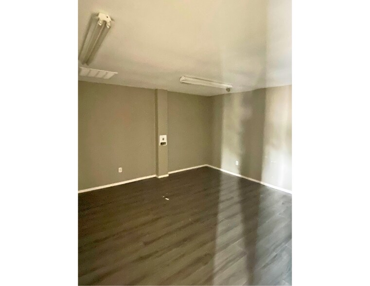 More Photos Of 5230 Gordon Smith Dr, Rowlett Warehouse For Sale