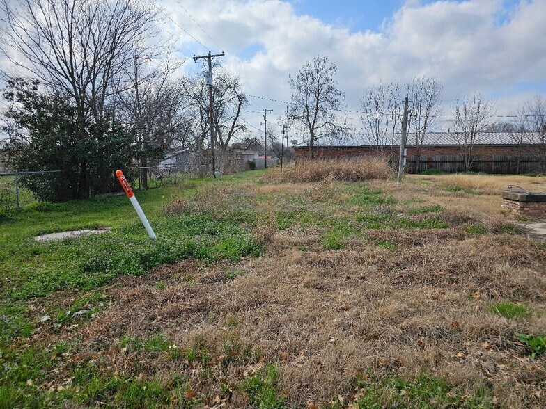 More Photos Of 210 NE 2nd St, Kerens Auto Repair For Sale