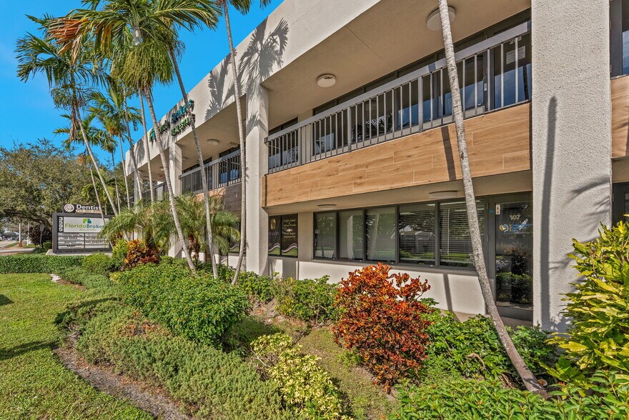 Primary Photo Of 3595 Sheridan St, Hollywood Coworking Space