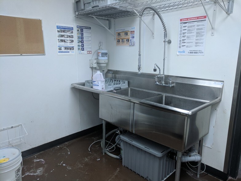 More Photos Of 683 10th St SW, Calgary Apartments For Sale