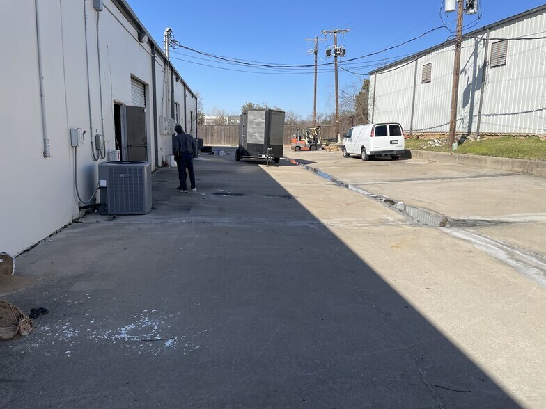 More Photos Of 3007 Pleasant Valley Ln, Arlington Warehouse For Lease