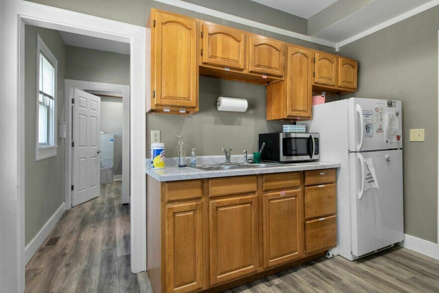 More Photos Of 10620 Bellefontaine St, Carmel Office For Sale