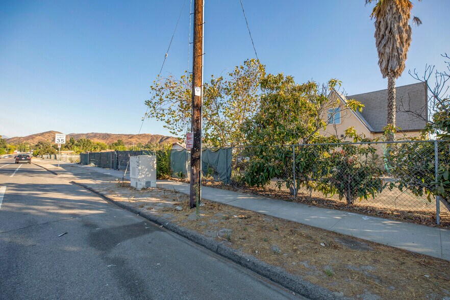 More Photos Of 9052-9058 Sunland Blvd, Sun Valley Office For Sale