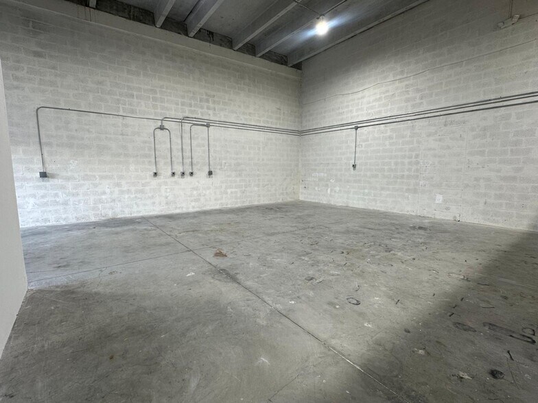 More Photos Of 11453-11477 NW 34th St, Doral Warehouse For Lease