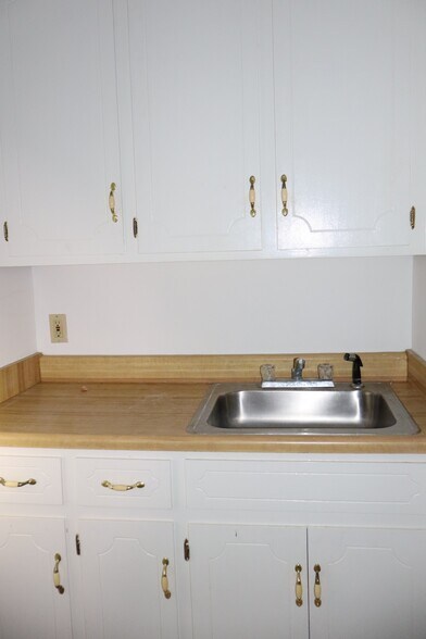 More Photos Of 501 Plaza Dr, Enterprise Storefront Retail Office For Sale
