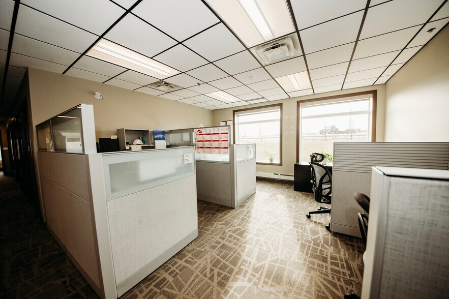 More Photos Of 37 Vic Turner Airport Rd, Dawson Creek Office For Sale
