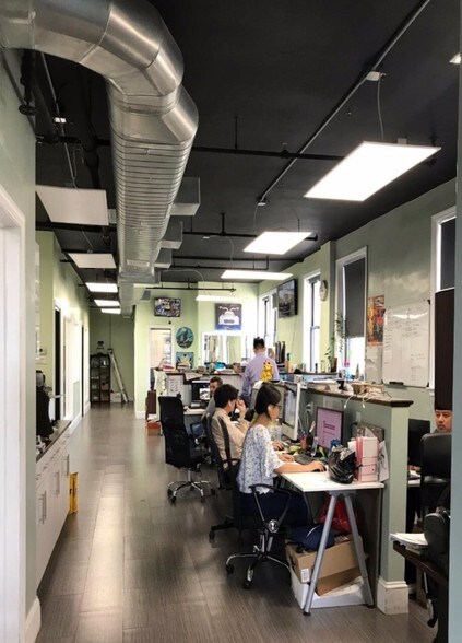 More Photos Of 110 Jericho Tpke, New Hyde Park Showroom For Lease