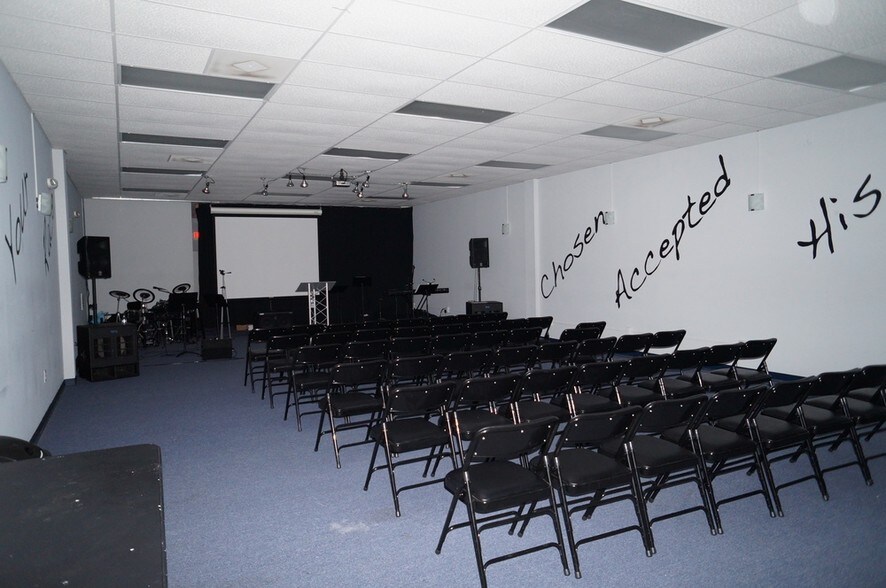 More Photos Of 1420 Ribaut Rd, Port Royal Freestanding For Lease