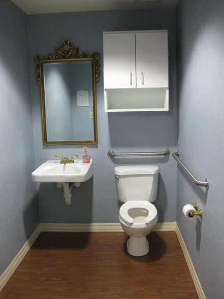 More Photos Of 712 N Washington Ave, Dallas Medical For Lease