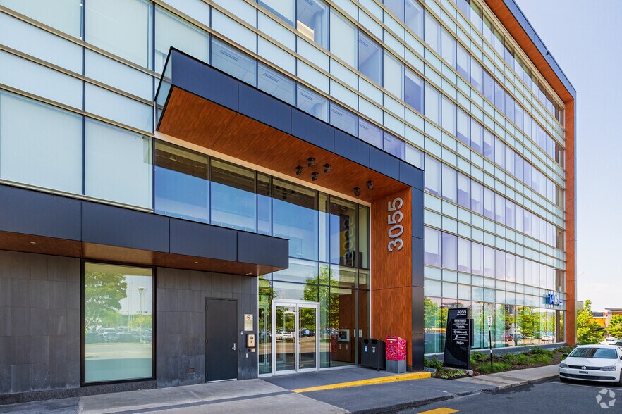 More Photos Of 3055 Saint-Martin Boulevard West, Laval Coworking Space