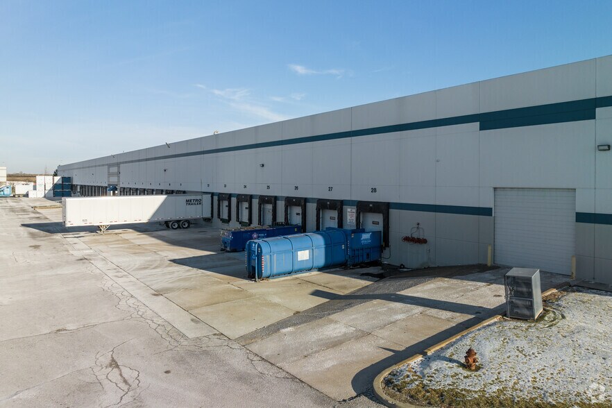 More Photos Of 13886-13890 Corporate Woods Trl, Bridgeton Distribution For Lease