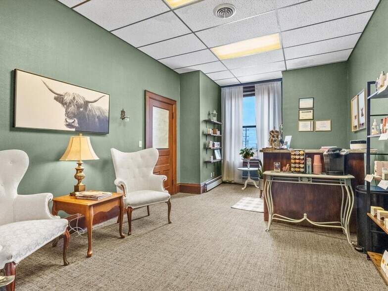 More Photos Of 921-931 8th St, Manitowoc Office For Sale
