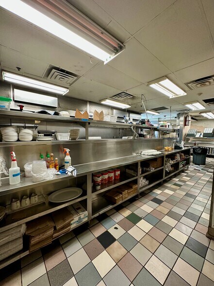 More Photos Of 724 S Massachusetts St, Lawrence Storefront Retail Residential For Lease