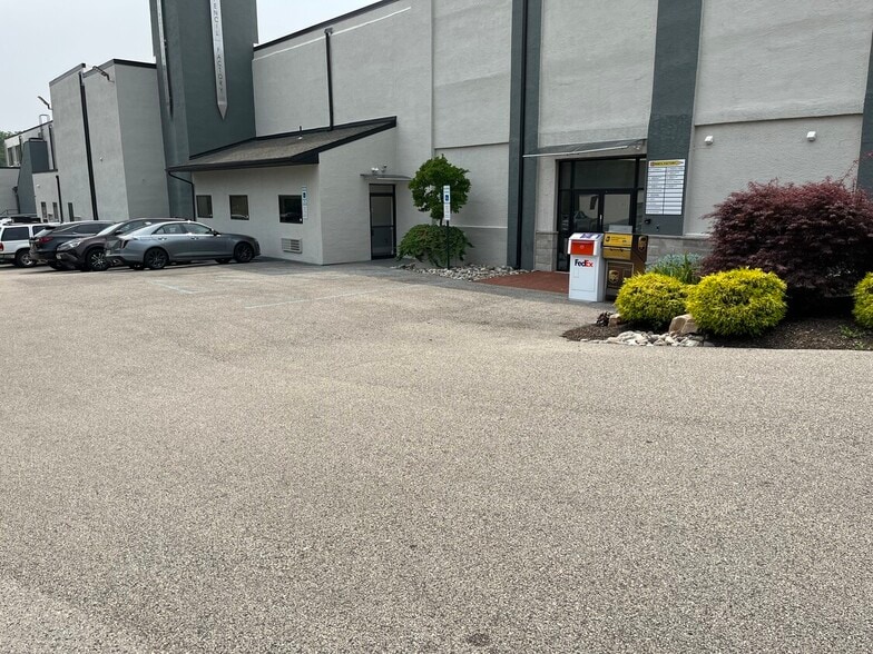 More Photos Of 2337 Philmont Ave, Huntingdon Valley Office For Lease