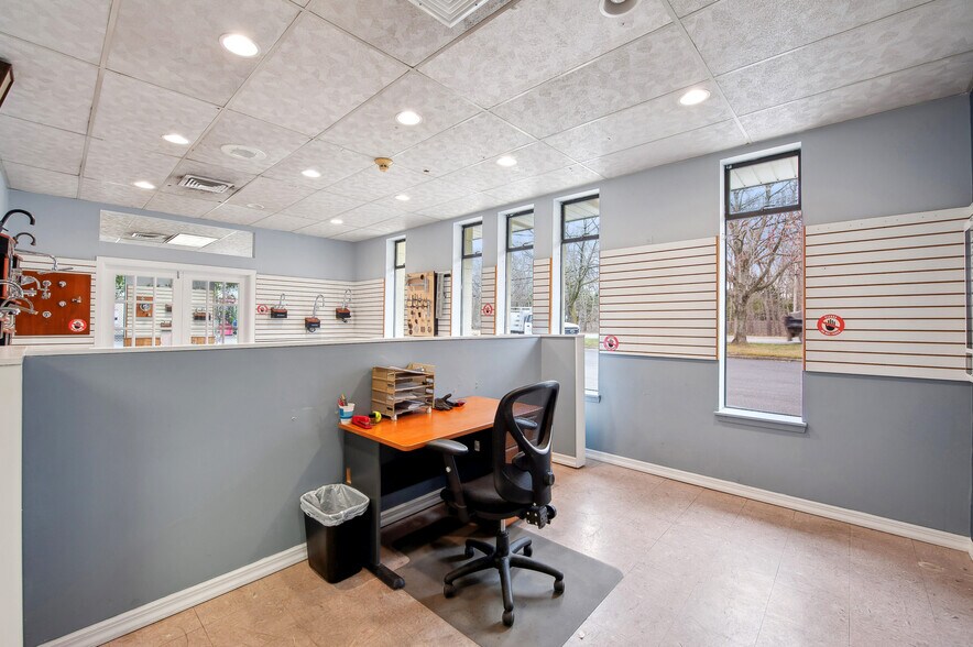 More Photos Of 348 Montauk Hwy, Wainscott Industrial For Sale