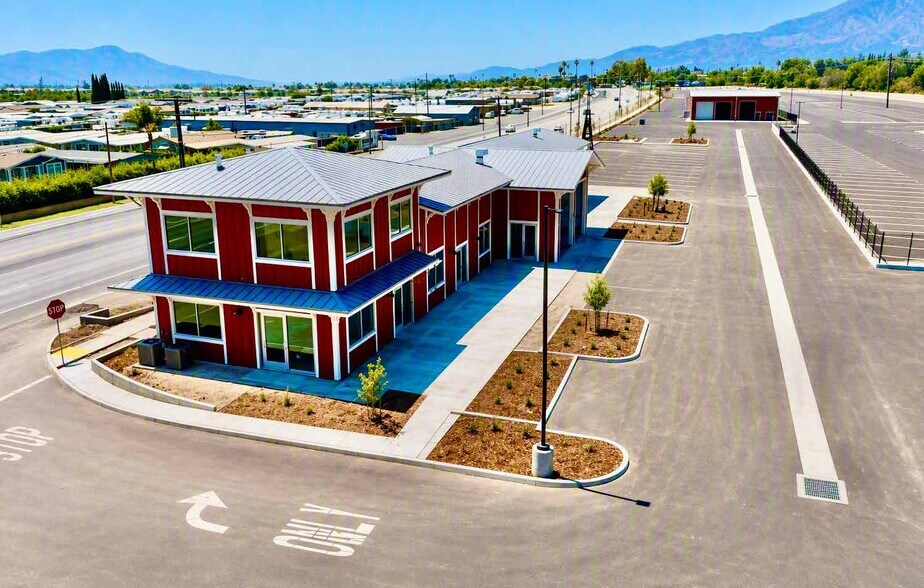 More Photos Of 35-39 E Telegraph Rd, Fillmore Freestanding For Lease