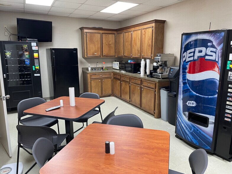 More Photos Of 5500 US-80, Jackson Manufacturing For Sale