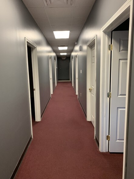 More Photos Of 5550 McFarland Blvd, Northport General Retail For Lease