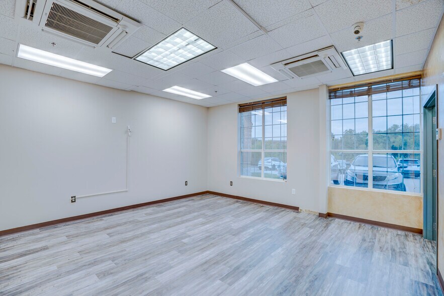 More Photos Of 7711 San Jacinto Pl, Plano Medical For Lease