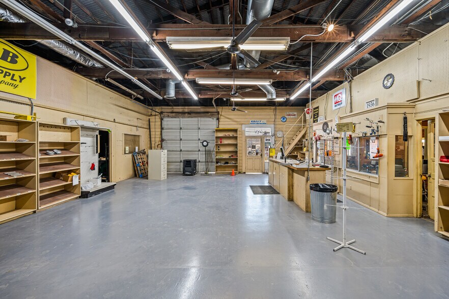 More Photos Of 1808 Bomar Ave, Fort Worth General Retail For Sale