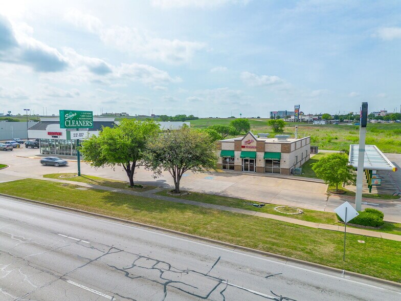 More Photos Of 6325 Lake Worth Blvd, Fort Worth General Retail For Sale