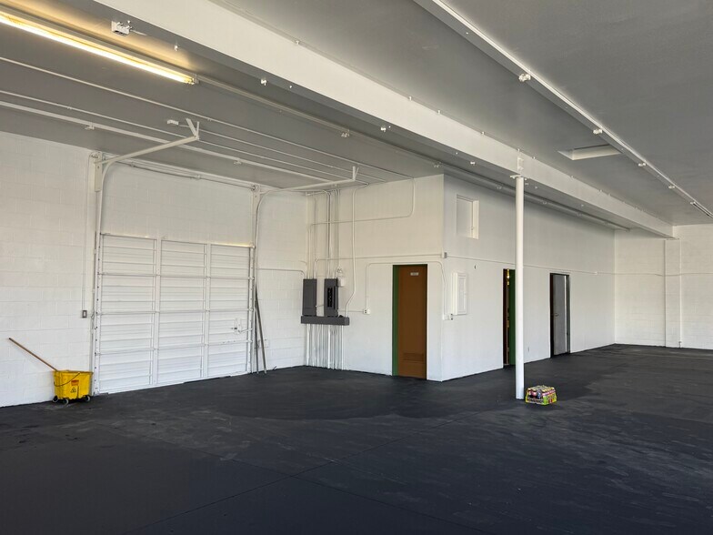 More Photos Of 2307 E Main St, Ventura Storefront For Sale