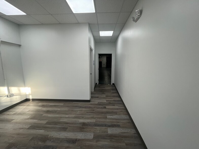 More Photos Of 2641-2649 S Park Rd, Hallandale Beach Warehouse For Lease