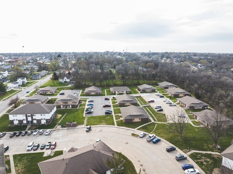 More Photos Of 515 E 7th St, Maryville Apartments For Sale