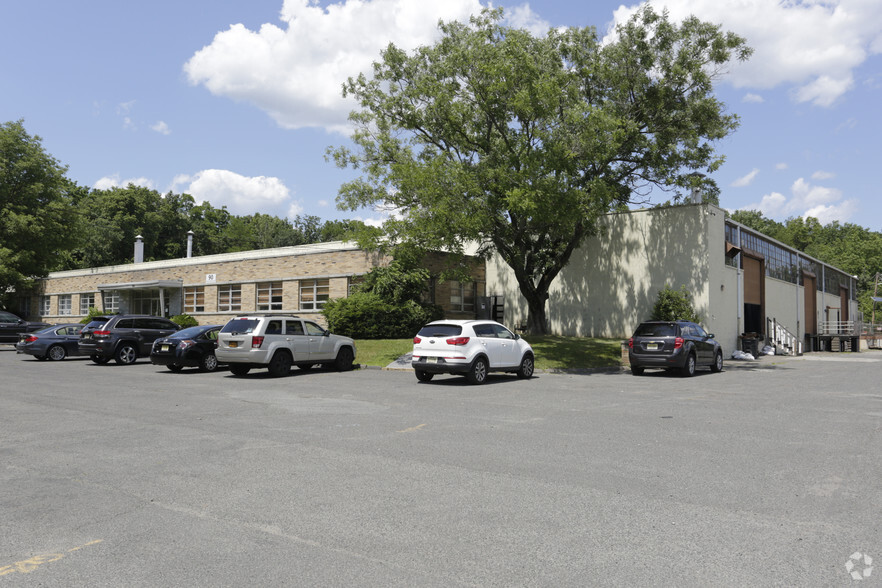 Primary Photo Of 90 Newark Pompton Tpke, Wayne Manufacturing For Lease