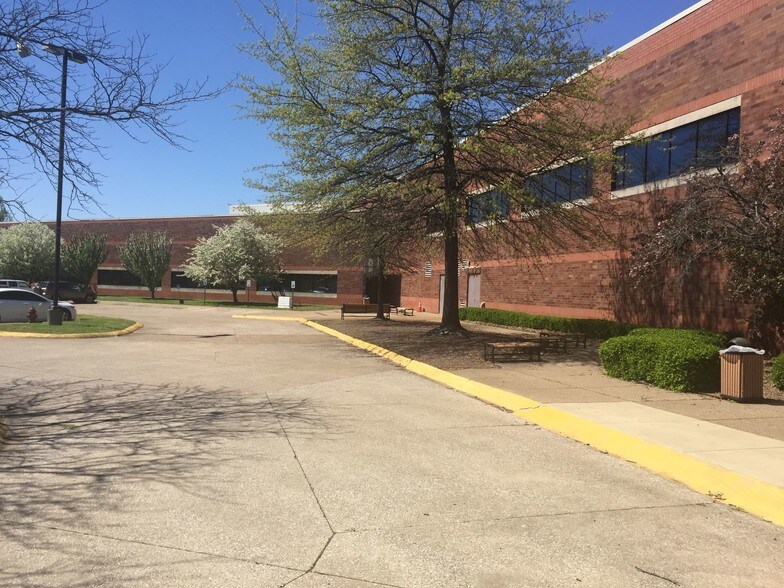 More Photos Of 300 E Walnut St, Evansville Telecom Hotel Data Hosting For Lease